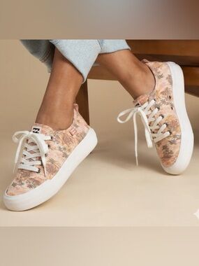Billabong Women's Puebla Canvas Platform Low-Top Sneaker Size 6
